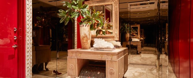 Las Vegas Apartment by Roger Thomas - Custom Home Allowances
